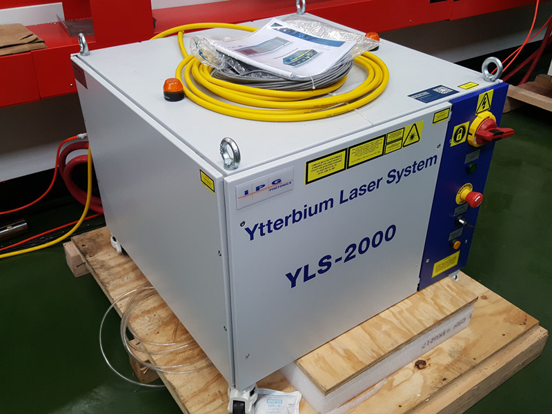 Laser IPG YLS-2000 vatine laserallikas 2kw pöörleva laserlõikuri jaoks